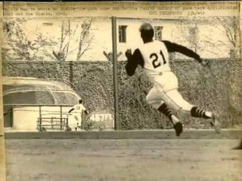 Clemente running the bases